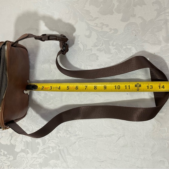 Telena Waist/Fanny/Shoulder Bag w/Nice Organizational Features New Without Tags - Picture 10 of 10